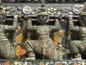 Wat Arun Porcelain statue