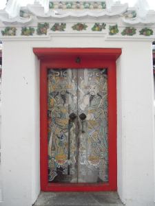Ornate door at Wat Pho