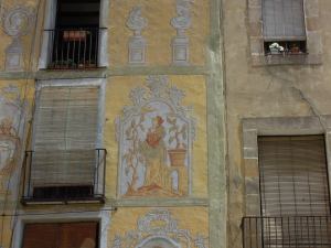 Art work that adorns some of the buildings in the gothic quarter